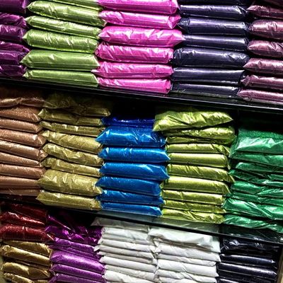 بيلينغ بيلينغ مسحوق البريق على شكل كلب في ألوان مخصصة لبيليستر الذهب البريق المعدني