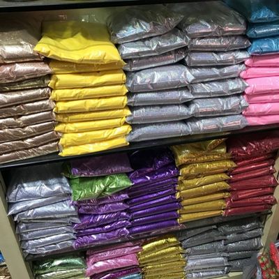 بيلينغ بيلينغ مسحوق البريق على شكل كلب في ألوان مخصصة لبيليستر الذهب البريق المعدني