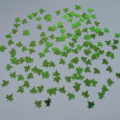 قلم جلتر على شكل صبار، أحذية ماري جين، أوراق، أشكال قضيب، مقصات، أقنعة حفلة ماردي غرا، مقصات، فيونكات، جلتر على شكل