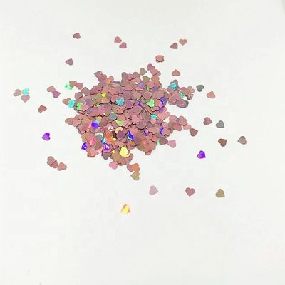 عيد الحب القلب الأحمر اللمعان الكونفيتي لتزيين الزفاف والإمدادات العيدية الأخرى مادة البوليستر